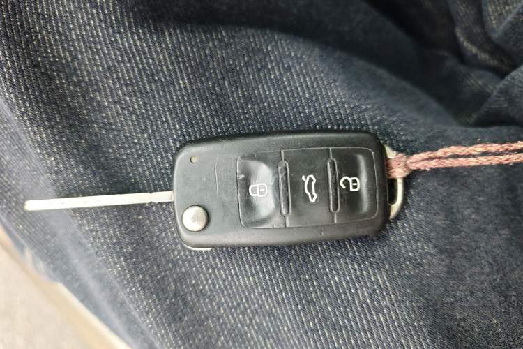 Used Volkswagen Touran 2013 1.4T Manual Comfort Edition 5-Seater Vehicle Key