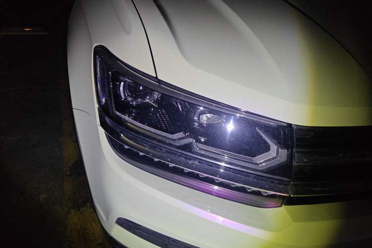 Used Volkswagen Tharu 2021 280TSI Two-Wheel-Drive Luxury Plus Edition Right Front Headlight