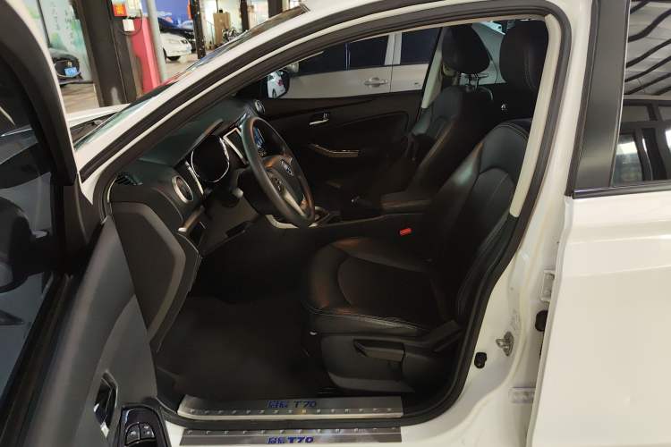 Used Venucia T70 2016 2.0L CVT Smart Choice Edition
