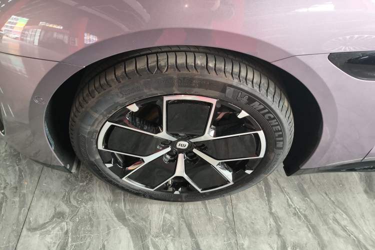 Used Xiaomi Auto SU7 2024 Rear-Drive Long-Range Intelligent Driving Version Left Front Wheel Hub