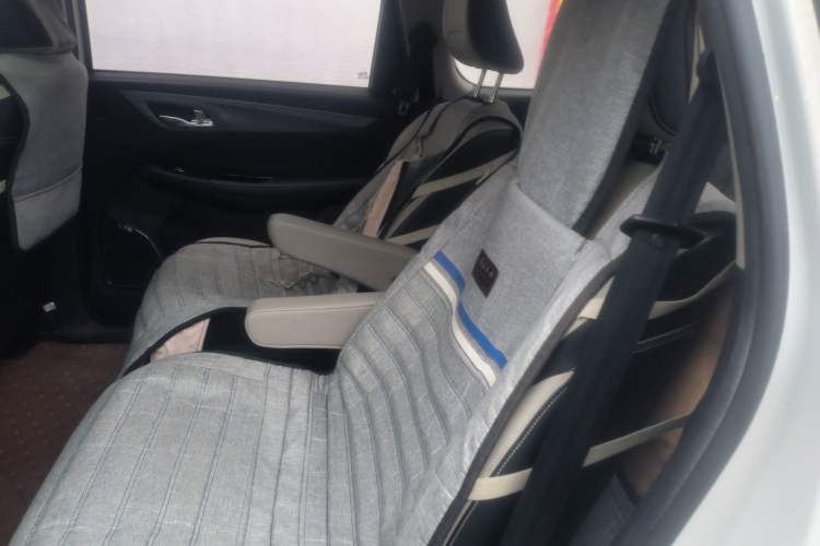 Used Baojun 730 2017 1.5T DCT Flagship Model 7 Seats China V Emission Standard Left Rear Seat