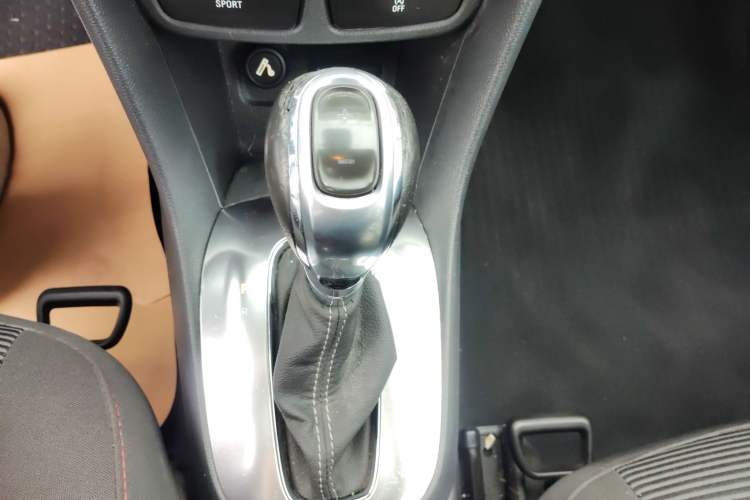 Used Buick Encore 2015 1.4T Automatic Two-Wheel Drive Urban Elite Version