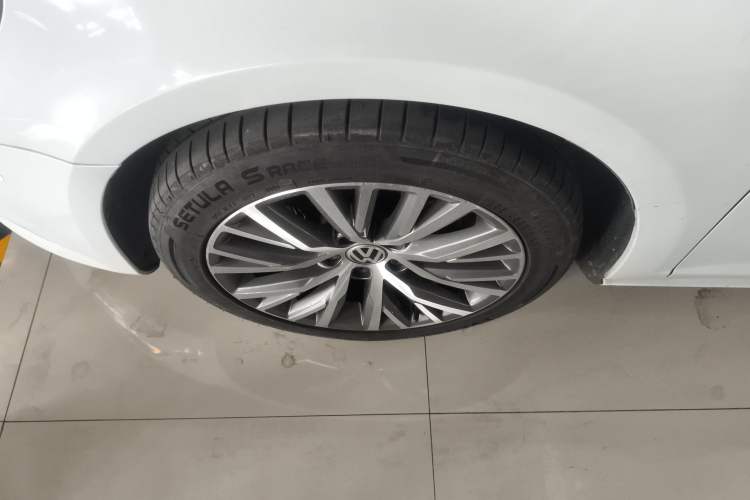 Used Volkswagen FAW-Volkswagen CC 2016 1.8TSI Luxury Model Left Front Wheel Hub