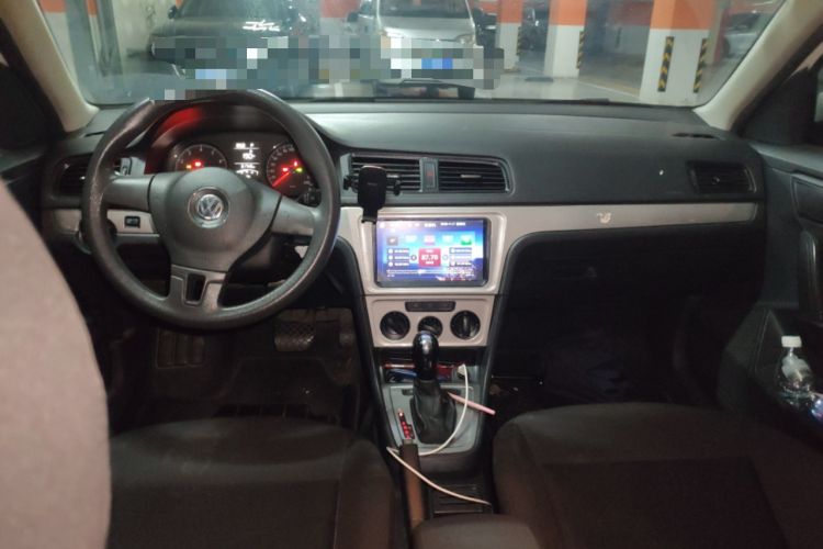 Used Volkswagen Lavida 2013 Revised Classic 1.6L Automatic Fashion Edition Center Console