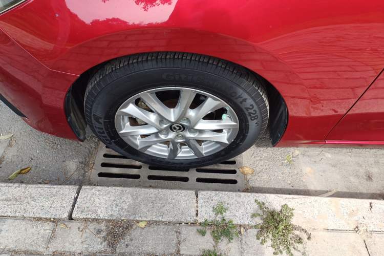 Used Mazda 3 Axela 2016 Sedan 1.5L Automatic Luxury Model