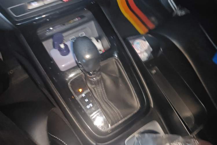 Used Roewe i5 2020 1.5L Automatic 4G Connect Luxury Flagship Edition
