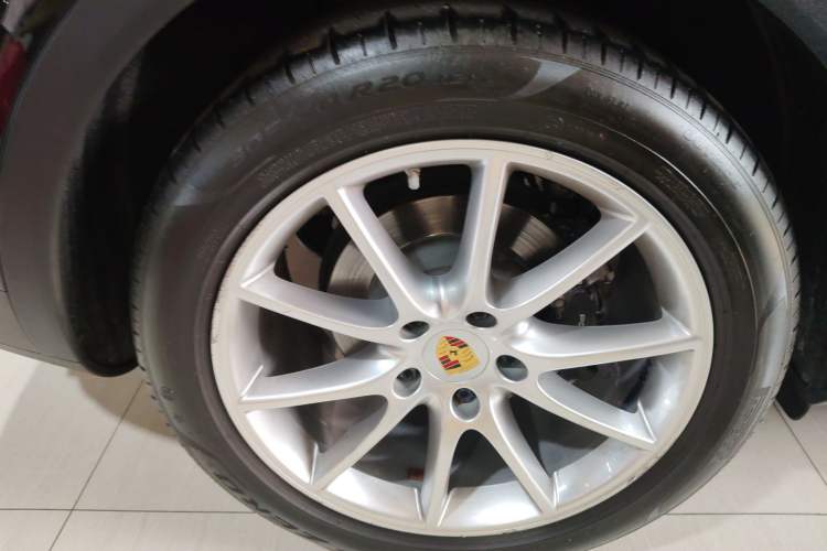 Used Porsche Cayenne 2019 Cayenne 3.0T Right Rear Wheel Hub