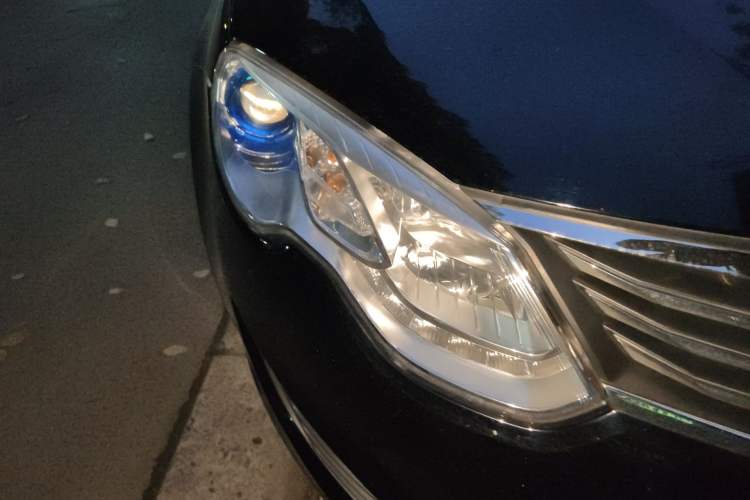 Used Roewe e550 2016 Deluxe Edition Right Front Headlight