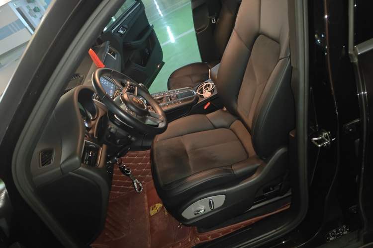 Used Porsche Macan 2017 Macan 2.0T Left Front Seat