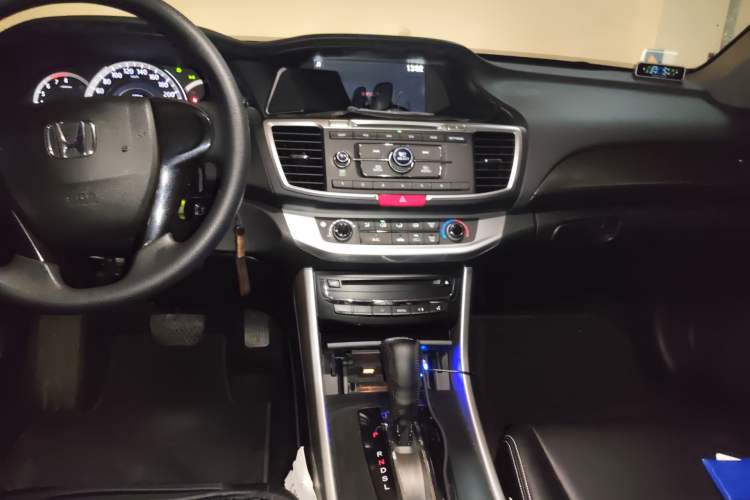Used Honda Accord 2014 2.0L LX Comfort Edition Audio And AC Panel