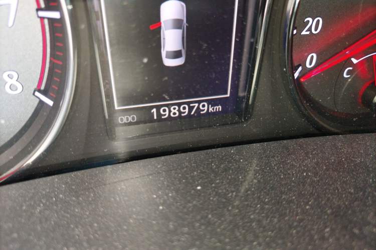 Used Toyota Crown 2015 2.0T Fashion Edition Odometer Close Up