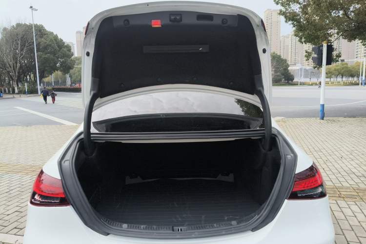 Used Mercedes-Benz E-Class 2016 E 200 L Sport Edition
