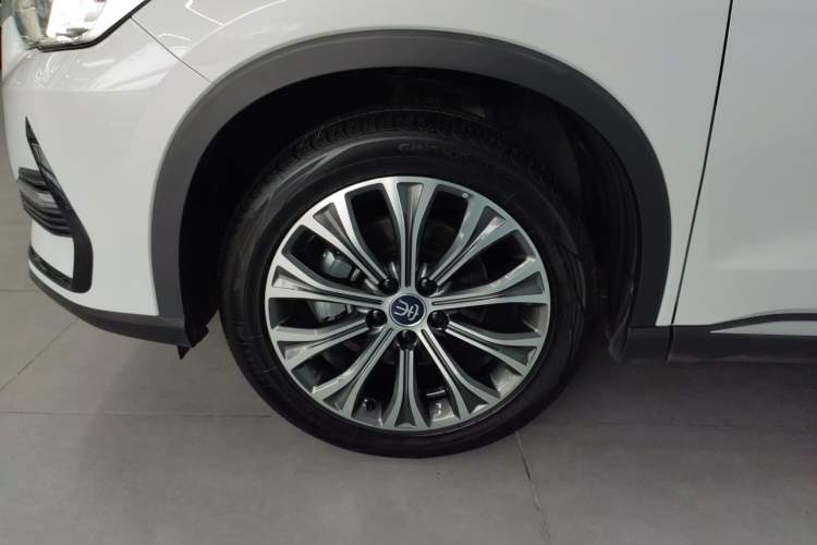 Used BYD Song Pro New Energy 2022 DM-i 110km Flagship Pro Model Left Front Wheel Hub