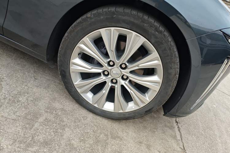 Used Cadillac CT6 2023 28T Luxury Version Right Front Wheel Hub