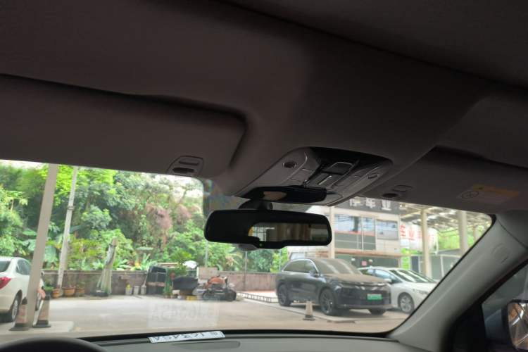 Used GAC Trumpchi GS8 2017 320T Two-Wheel Drive Luxury Smart Connectivity Version (7 Seats) Headliner