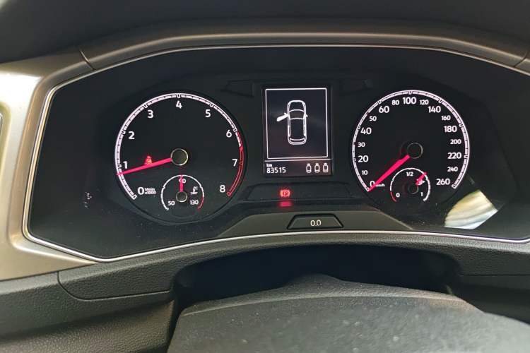 Used Volkswagen T-ROC 2018 230TSI DSG Two-Wheel Drive Advanced Version China V Standard Odometer Close Up