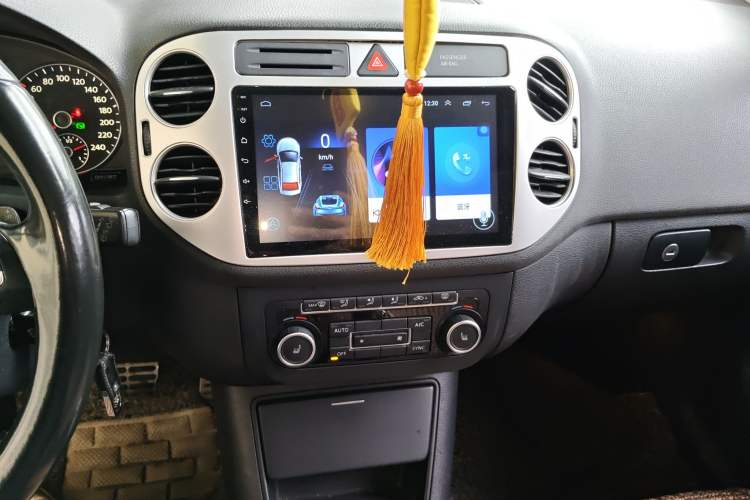 Used Volkswagen Golf 2011 1.4TSI Cross Golf Audio And AC Panel