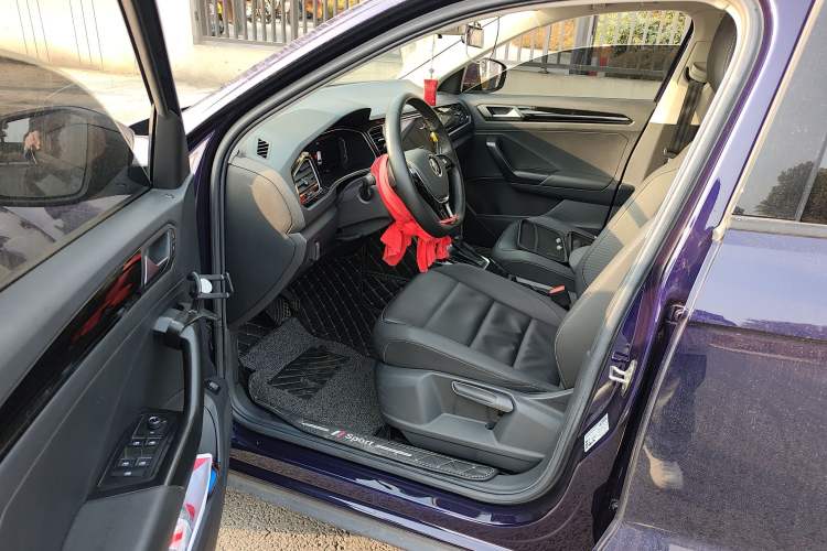 Used Volkswagen T-ROC 2021 280TSI DSG Two-Wheel Drive Comfort Connect Edition