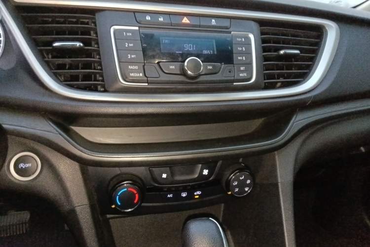 Used Buick GT 2018 18T Automatic Elite Model Audio And AC Panel