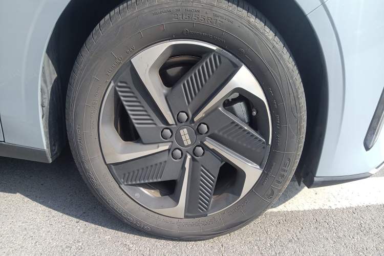 Used Geely Galaxy L6 2023 60km PLUS Right Front Wheel Hub