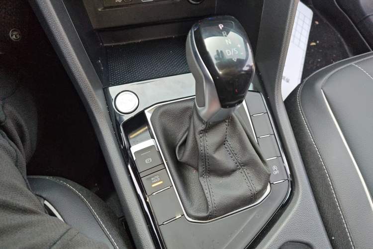 Used Volkswagen Tiguan L 2025 Model, Outstanding Version, 300TSI Automatic Two-Wheel Drive Longteng Edition