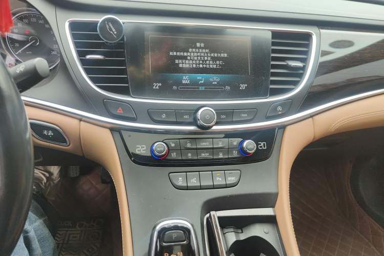 Used Buick LaCrosse 2016 28T Premium Edition Audio And AC Panel