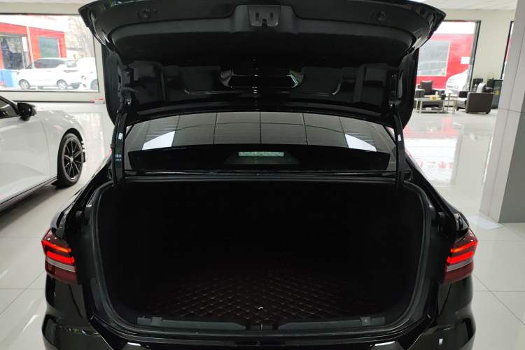 Used Volkswagen Lavida 2021 1.5L Automatic Fashion Edition Trunk