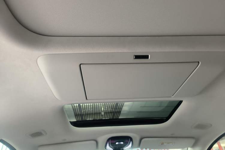 Used VOYAH Dream 2025 PHEV Four-Wheel-Drive Flagship Kunpeng Edition Headliner