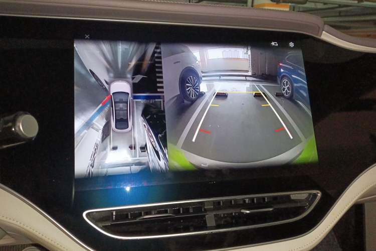 Used Rising R7 2023 Rear-Drive Screen King Edition