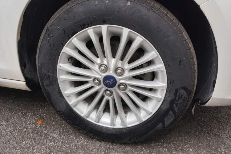 Used Ford Escort 2017 Revised Version 1.5L Automatic Comfort Edition Right Front Wheel Hub