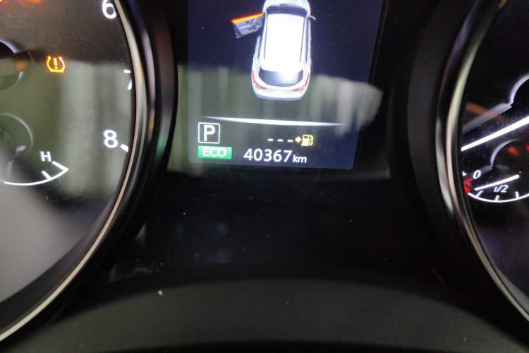 Used Nissan Qashqai 2019 2.0L CVT Luxury Edition Odometer Close Up