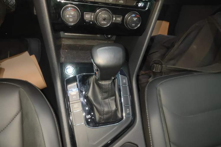 Used Volkswagen Tiguan L 2021 330TSI Automatic Two-Wheel Drive Smart Edition
