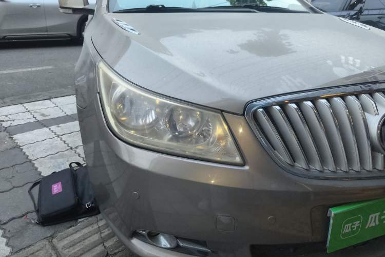 Used Buick LaCrosse 2011 2.4L SIDI Elegant Edition Right Front Headlight