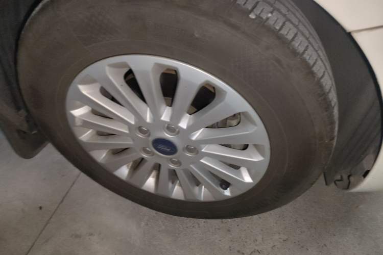 Used Ford Focus 2013 Sedan Classic 1.8L Automatic Fashion Edition
