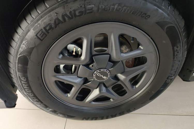 Used BYD Seal 05 DM-i 2025 DM-i Smart Drive 55KM Luxury Model Left Front Wheel Hub