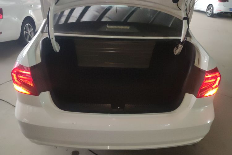 Used Volkswagen Jetta 2017 1.4L Manual Fashion Edition
