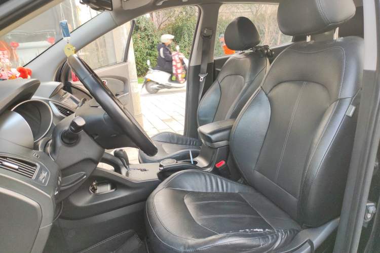 Used Hyundai ix35 2013 2.0L Automatic Two-Wheel Drive Leading GLX China IV Standard
