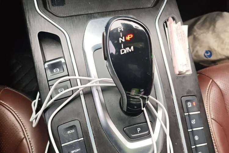 Used Wey VV6 2018 2.0T Two-Wheel-Drive Ultra-Luxury Version China V Standard
