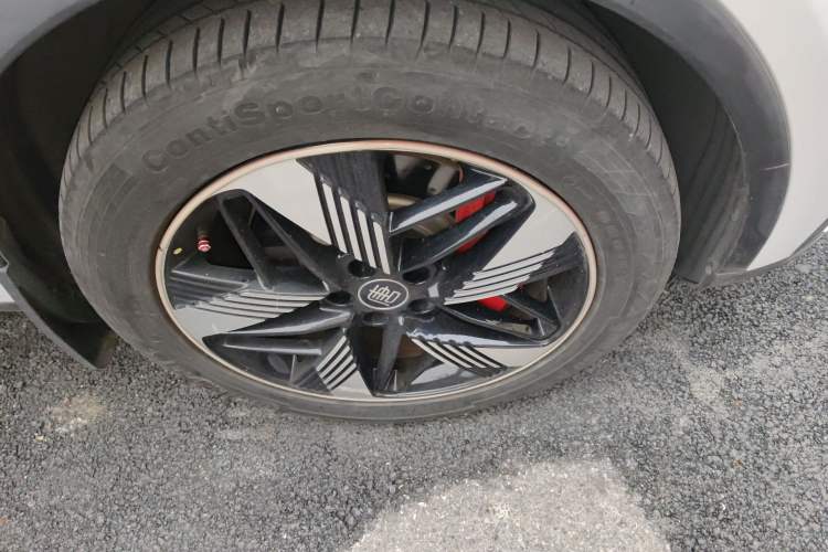 Used BYD Tang New Energy 2022 DM-i 252km Luxury Model Right Front Wheel Hub