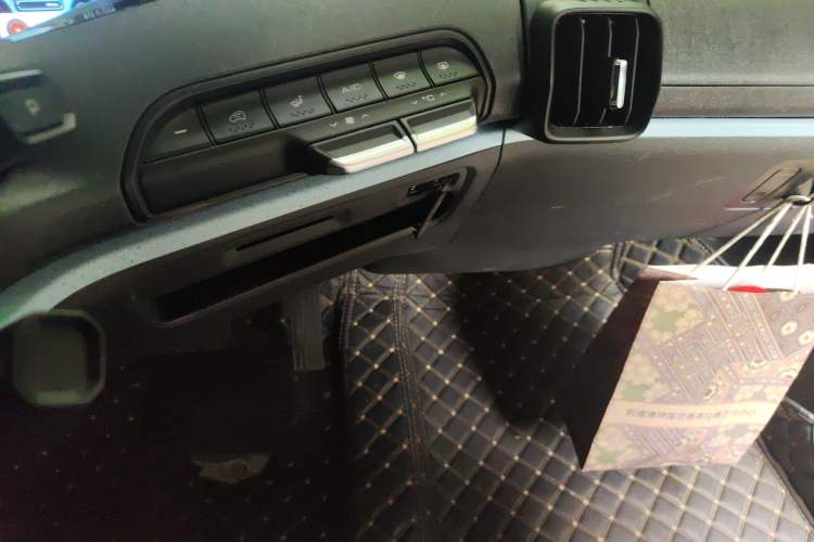 Used Baojun E300 2020 Plus Starry Intelligence Edition