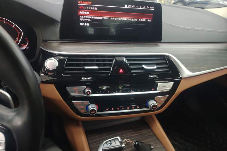 Used BMW 5 Series 2020 530Li Leading Edition Luxury Package Audio And AC Panel