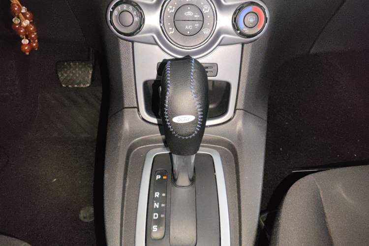 Used Ford Fiesta 2013 Hatchback 1.5L Automatic Fashion Edition Gear Lever