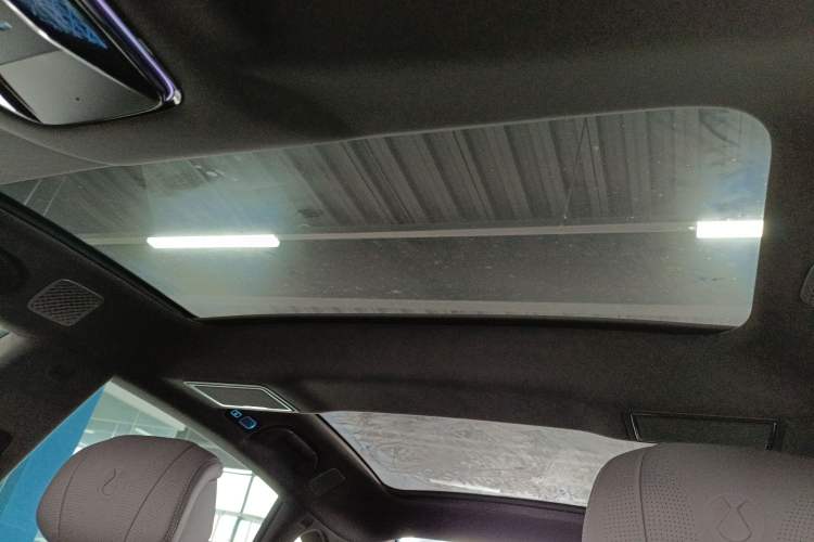 Used Denza Z9 2024 1100 km Four-Wheel Drive Max Version Headliner