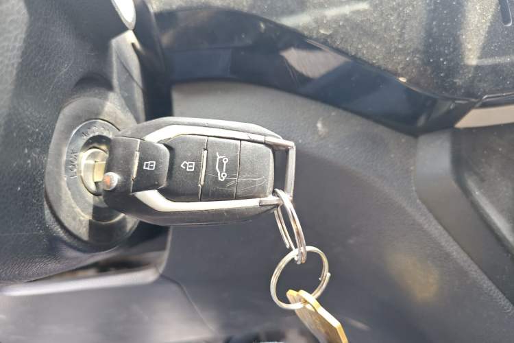 Used SAIC MAXUS EV30 2021 Pure Electric Smart Logistics Expert with Long Wheelbase—CATL