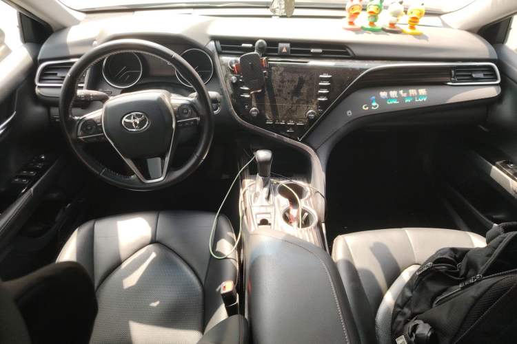 Used Toyota Camry 2018 2.5G Luxury Edition Center Console