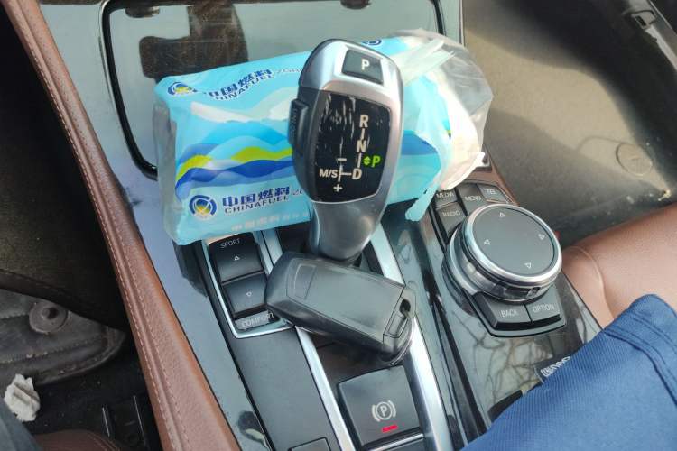 Used BMW 5 Series 2014 528Li Leading Model
