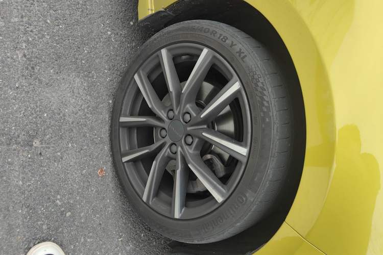 Used Lynk & Co 03 2019 03+ 2.0TD Automatic Wind-Chasing Edition Right Front Wheel Hub