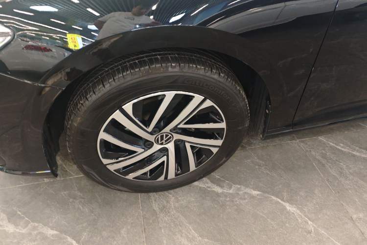 Used Volkswagen Lavida 2024 1.5L Automatic Starry Sky 5 Million Edition Left Front Wheel Hub