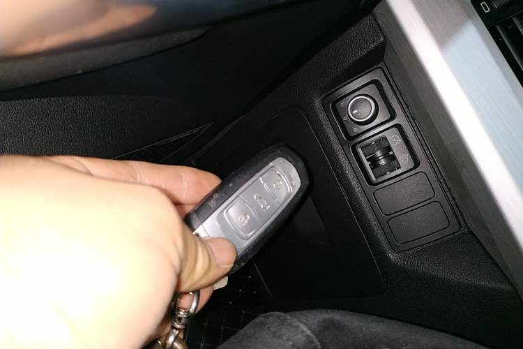 Used Geely Auto Emgrand X7 Sport 2016 1.8TD Automatic Smart Connectivity Version Vehicle Key