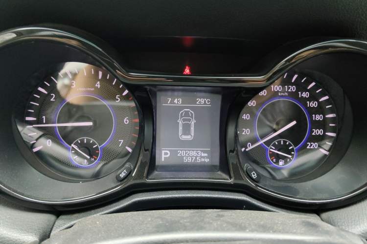 Used JMC Yusheng S350 2016 2.0T Automatic Two-Wheel Drive Gasoline Luxury Version with Sunroof 5 Seats Instrument Cluster